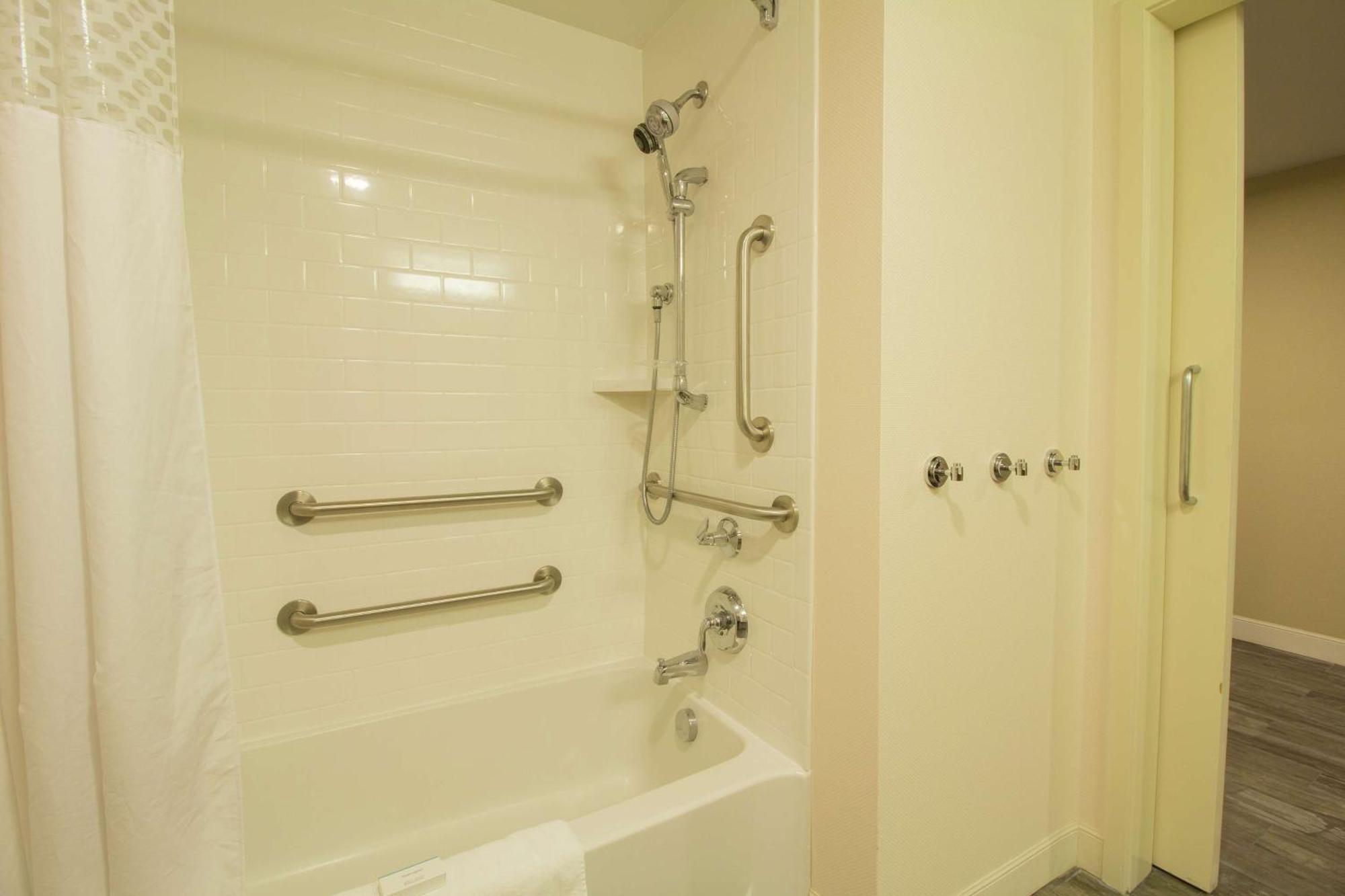 Hampton Inn & Suites Cazenovia, Ny Kültér fotó