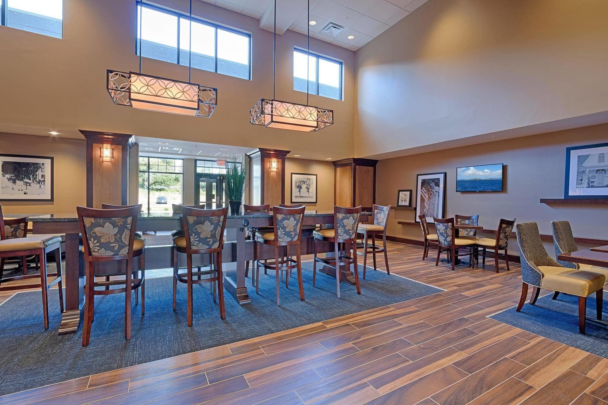 Hampton Inn & Suites Cazenovia, Ny Kültér fotó